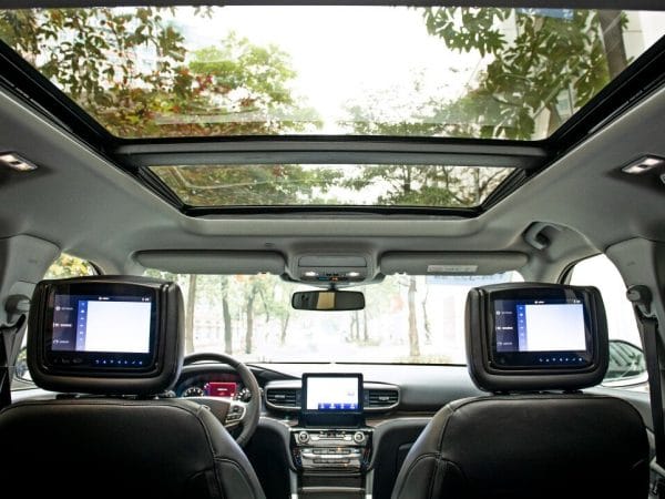 Alternative view of Ford Explorer: Bảng giá lăn bánh, Thông tin Xe & Ưu đãi tháng 12/2025